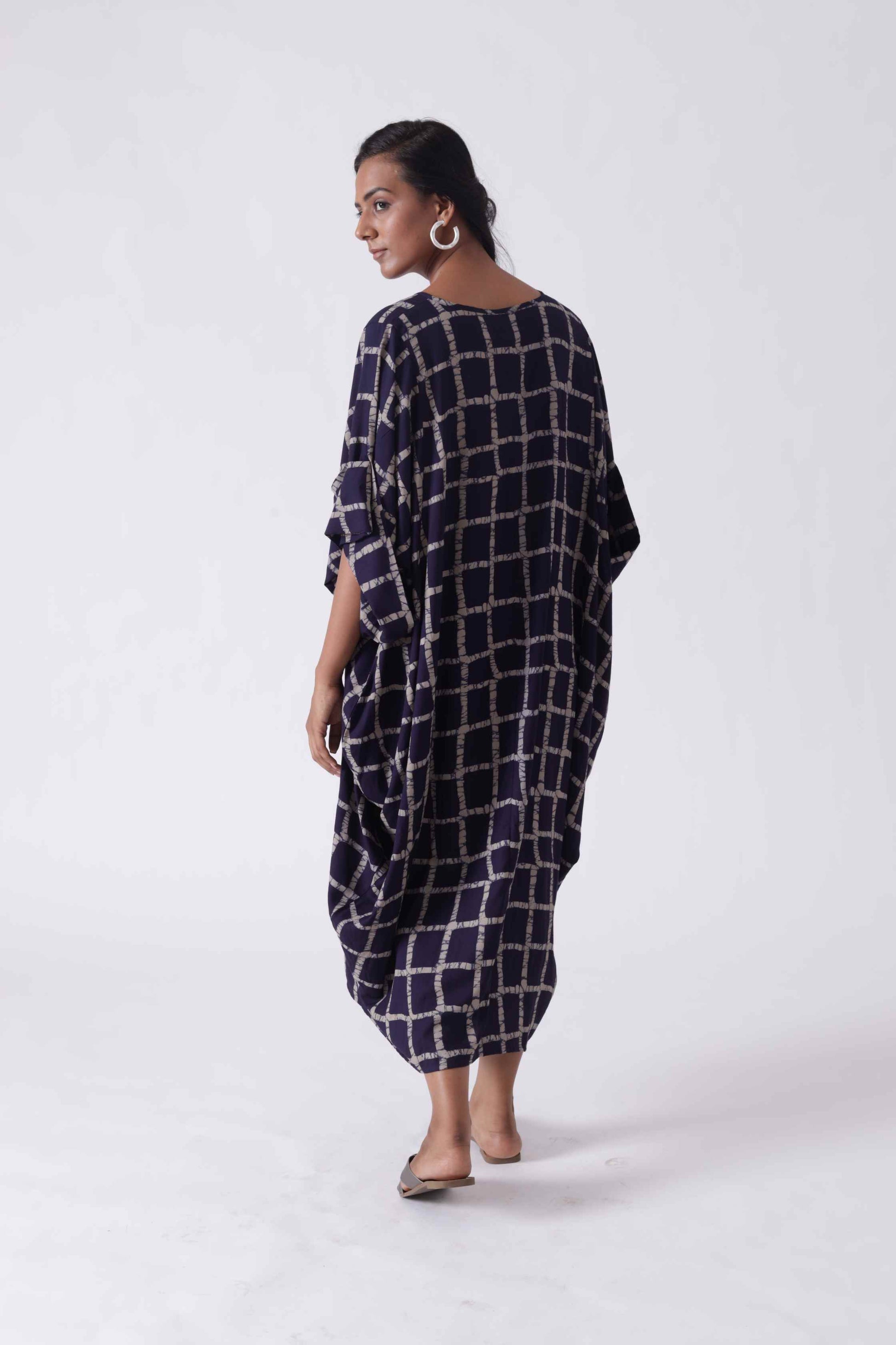 Vintage-style 1970s kaftan with loose fit, ideal for summer or beach look